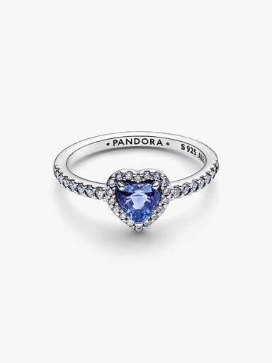 Anello con cuore in rilievo scintillante