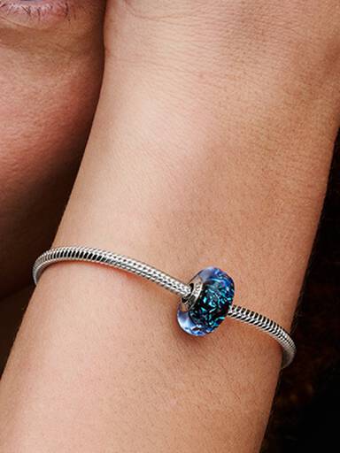Charm Oceano in vetro di Murano blu scuro