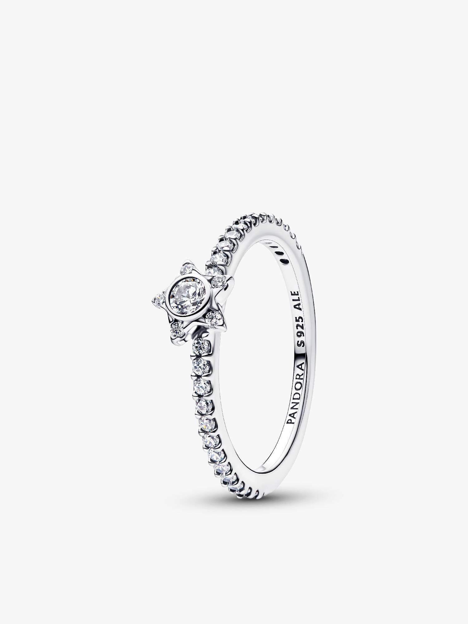 Bague Pavée Étoile Scintillante