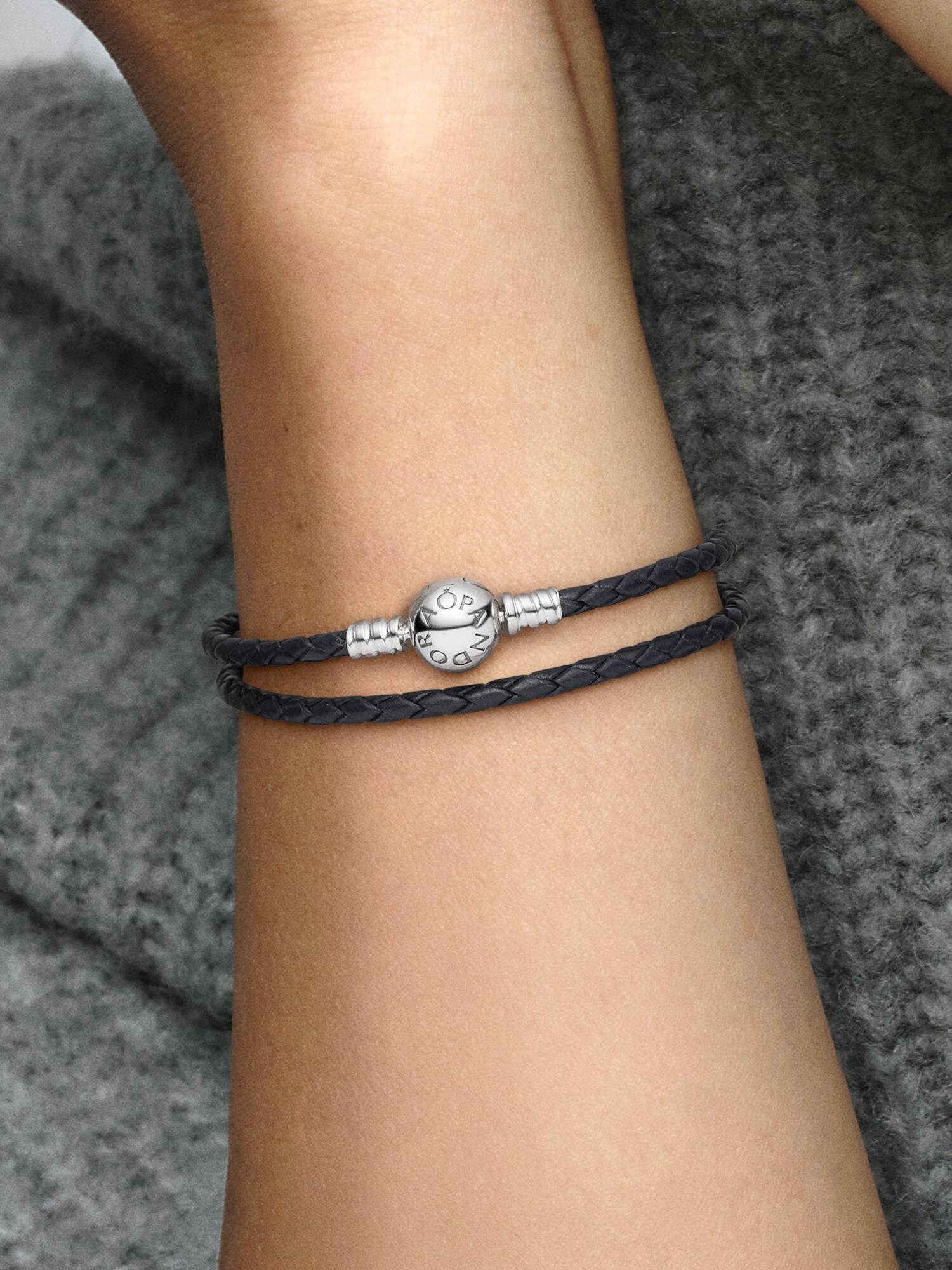 Doppeltes schwarzes Lederarmband