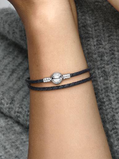 Doppeltes schwarzes Lederarmband