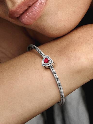 Charm scintillante Cuori in rilievo