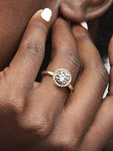 Funkelnder Runder Strahlenkranz Ring