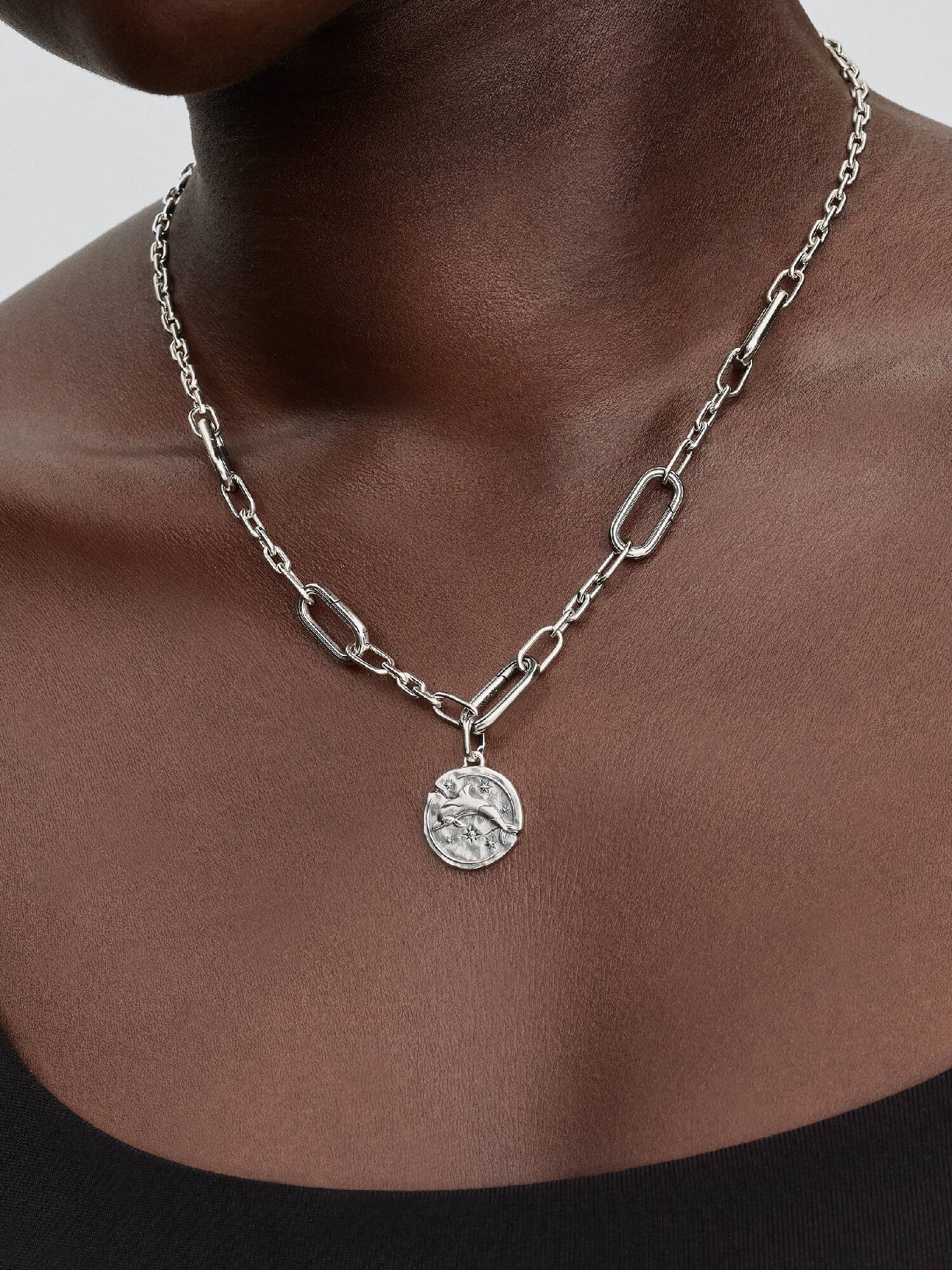 Medallion Delfino