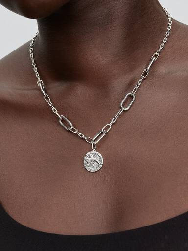 Medallion Delfino