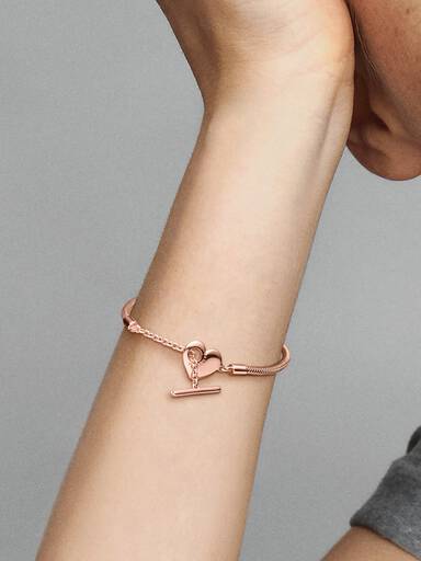 Bracciale Pandora Moments con maglia snake, cuore e barretta a T