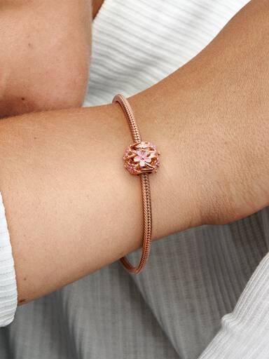 Charm Margherita rosa openwork