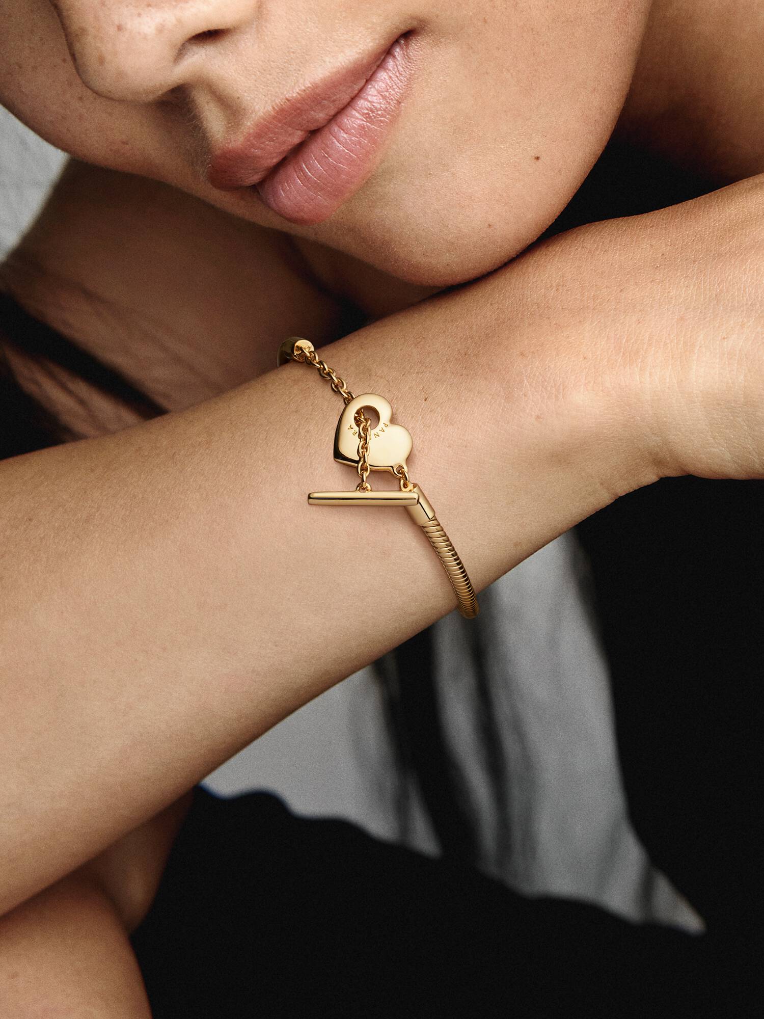 Bracciale con Chiusura a T e Cuore