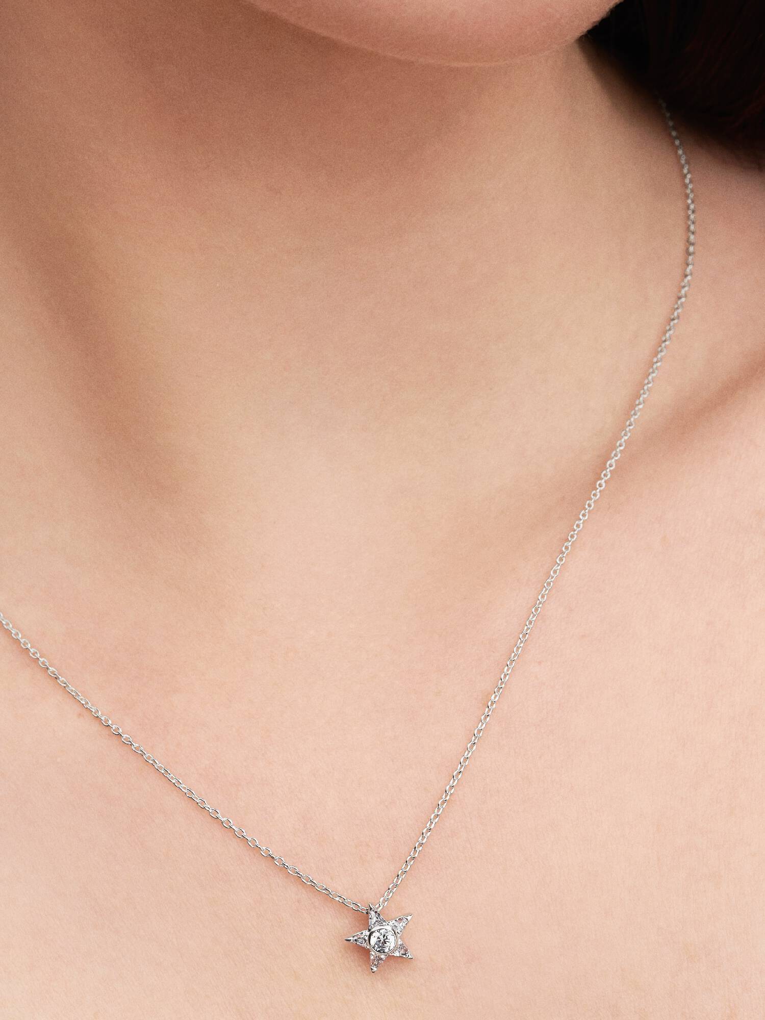 Collier à Pendentif Étoile Scintillante