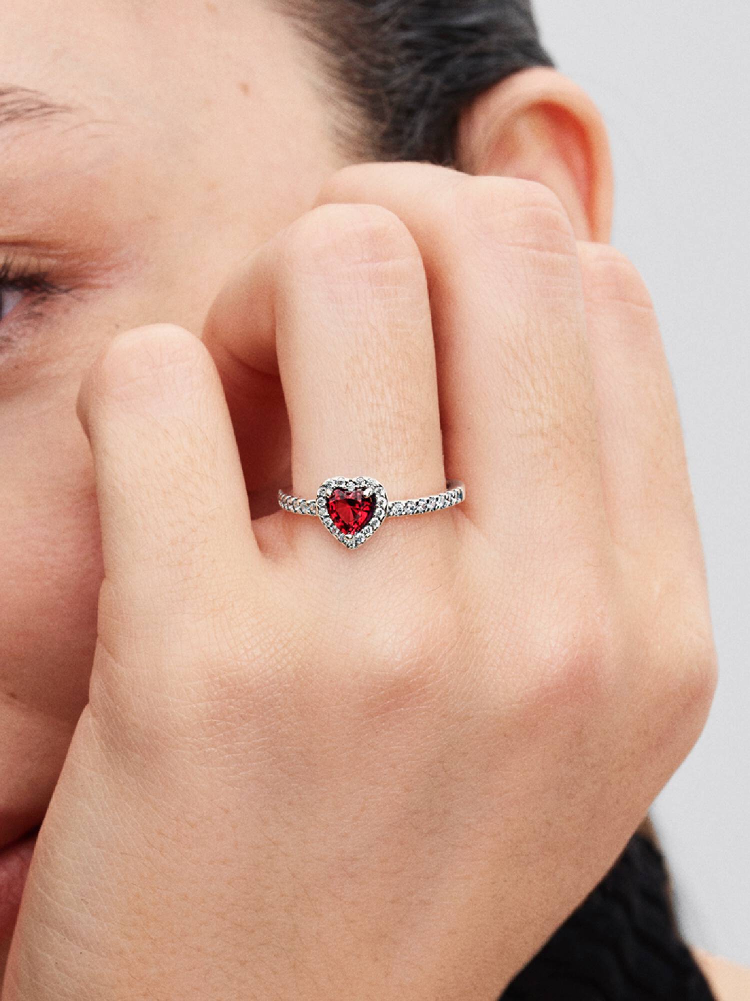 Anello con cuore rosso