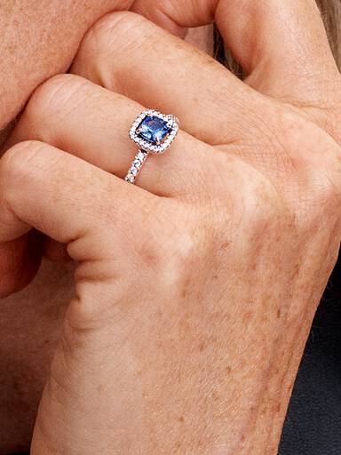 Funkelnder Eckiger Blauer Strahlenkranz Ring