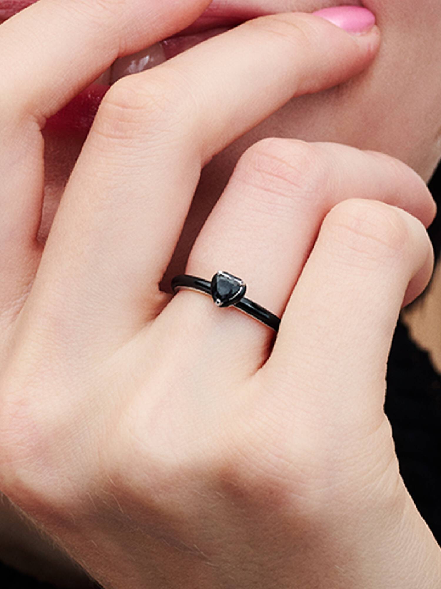 Schwarzes Chakra Herz Ring