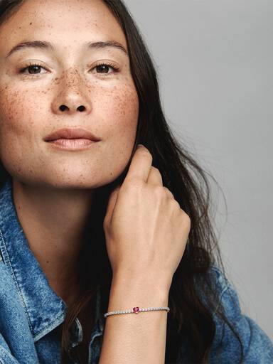 Bracciale tennis scintillante con cuore rosso