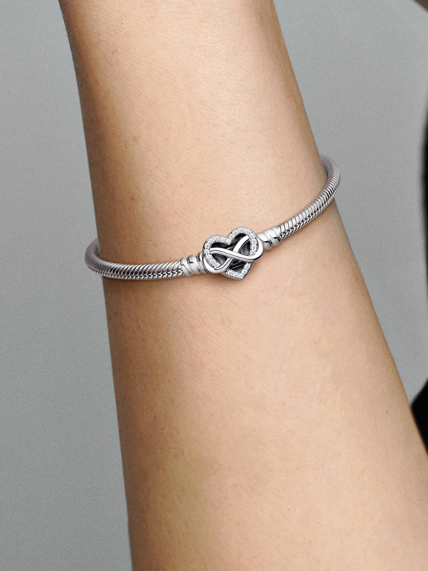 Schlangen-Gliederarmband mit Funklendem Unendlichkeits-Herzverschluss