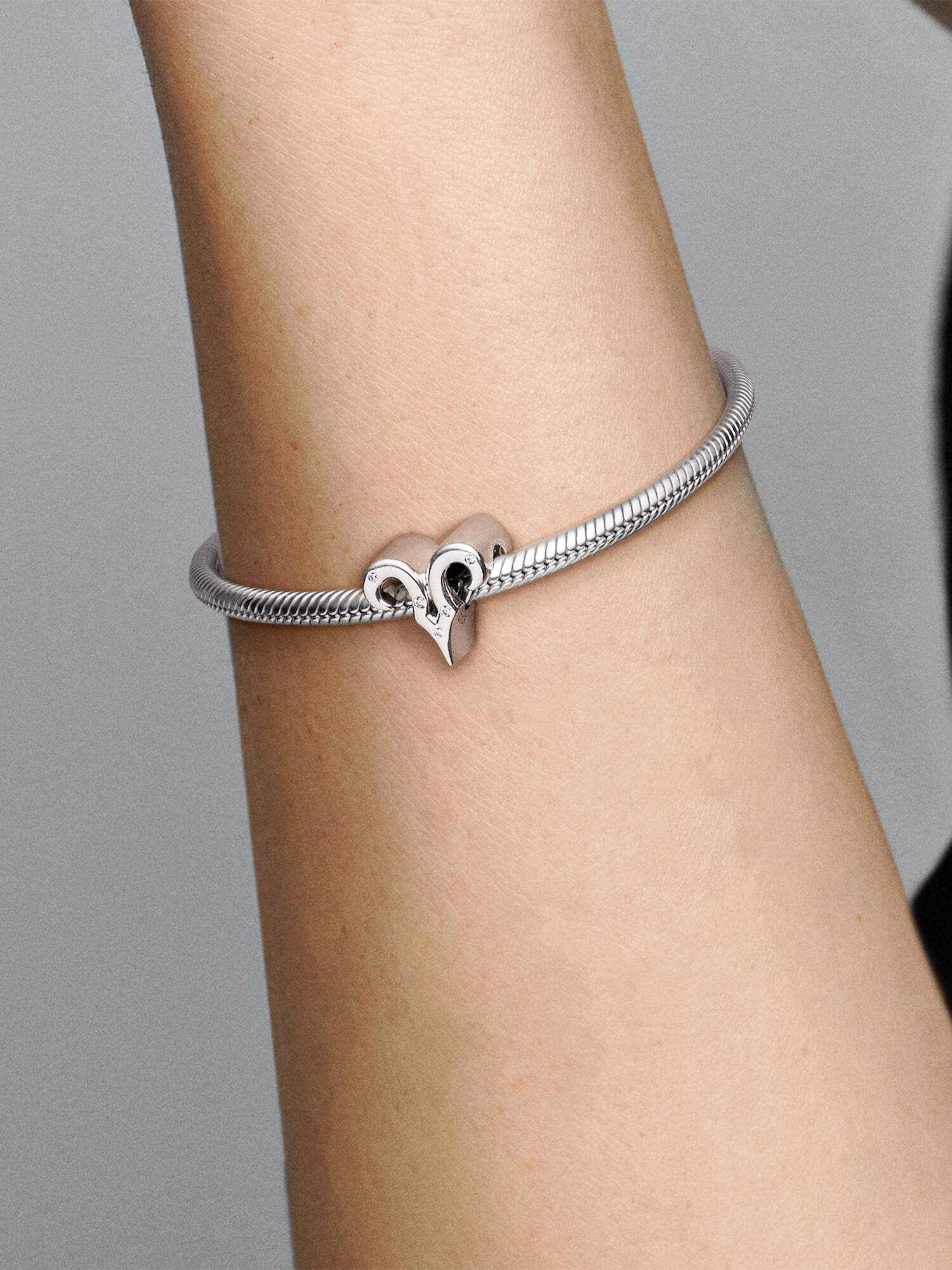 Charm dello zodiaco Ariete scintillante