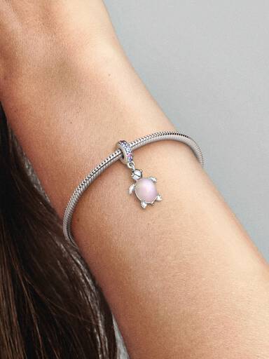 Rosafarbene Meeresschildkröte Murano-Glas Charm-Anhänger