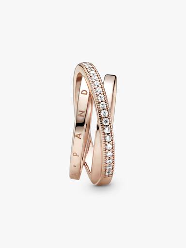 Anello con tripla fascia intrecciata e pavé