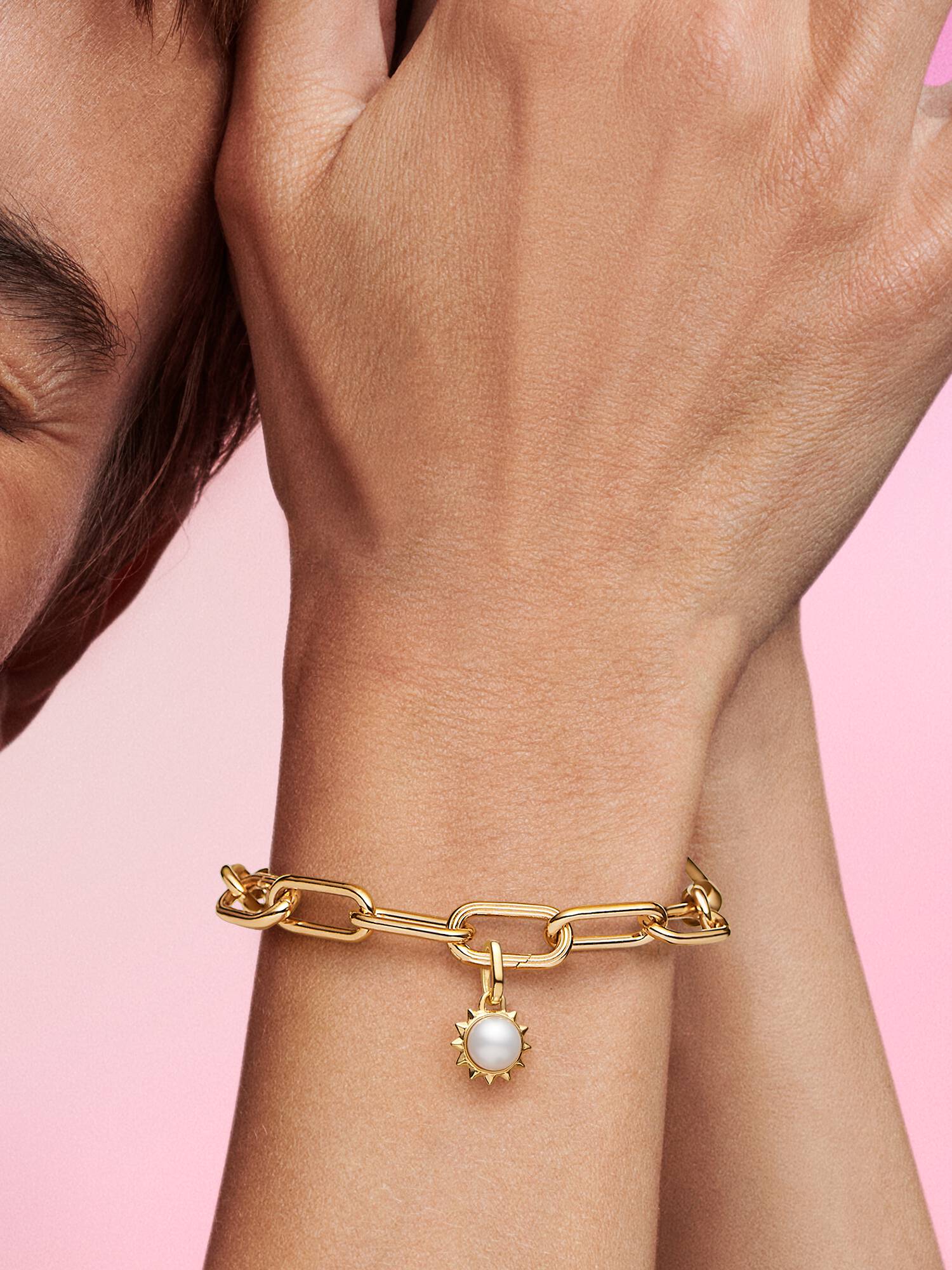 Mini pendente Sole e perla coltivata d’acqua dolce trattata Pandora ME