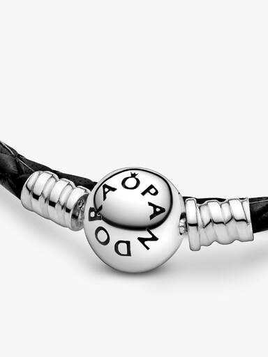 Doppeltes schwarzes Lederarmband