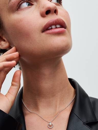 Collana con Perla Coltivata d’Acqua Dolce Trattata e Pavè