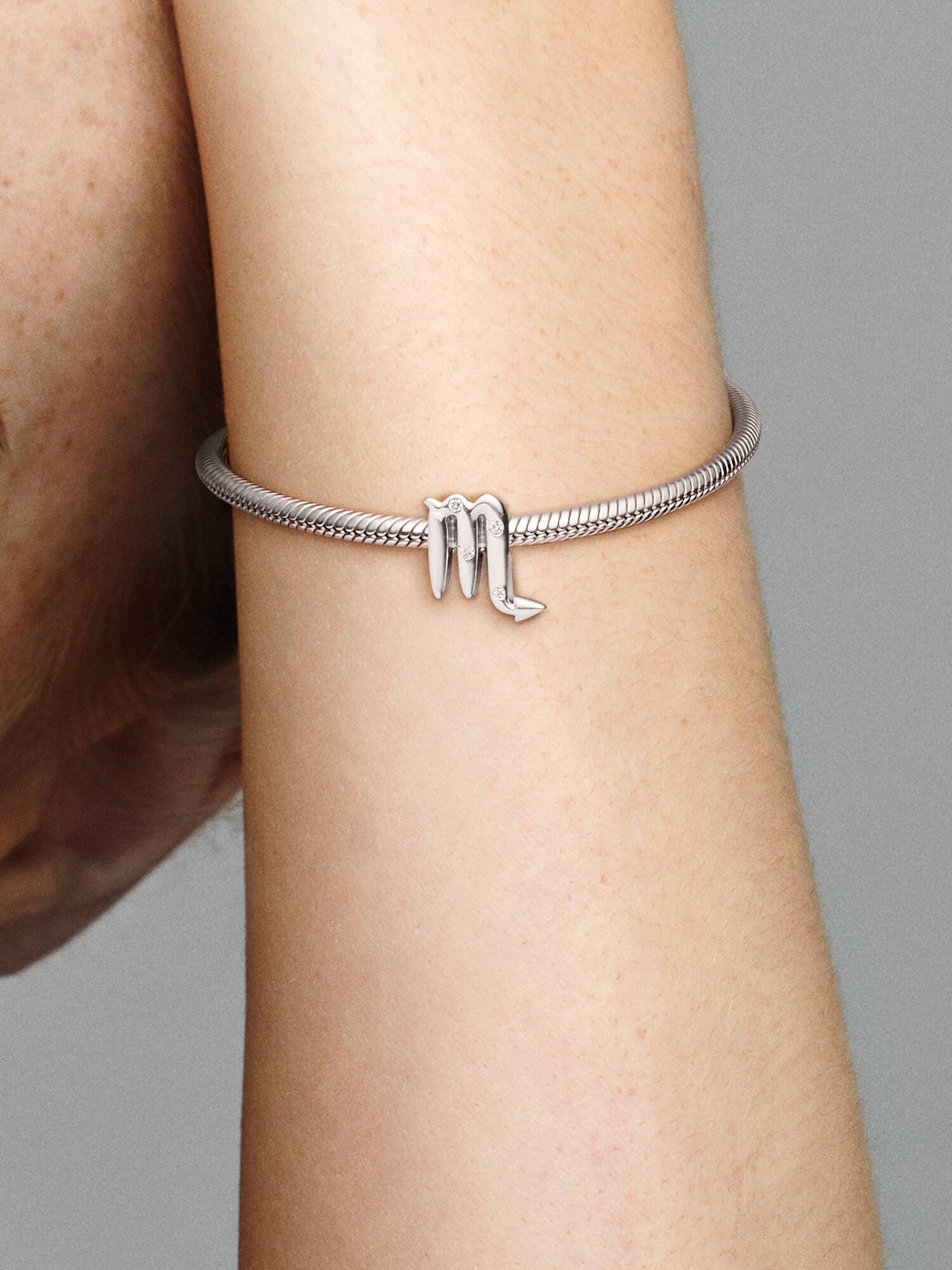 Charm dello zodiaco Scorpione scintillante
