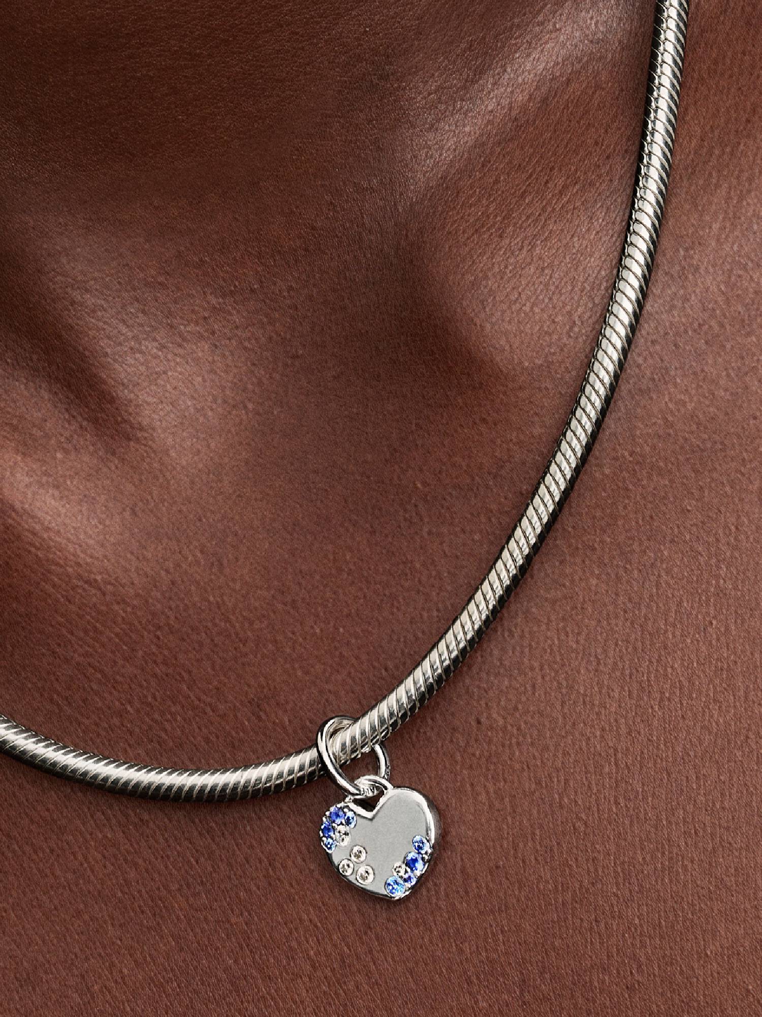 Blauer glitzernder Charm-Anhänger