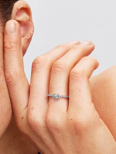 Bague Pavée Étoile Scintillante