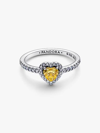 Anello con cuore in rilievo scintillante
