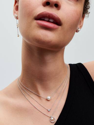 Collana con Perla Coltivata d’Acqua Dolce Trattata e Pavè
