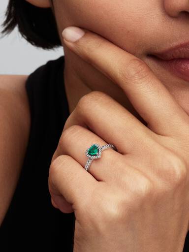 Anello Cuore in rilievo verde royal