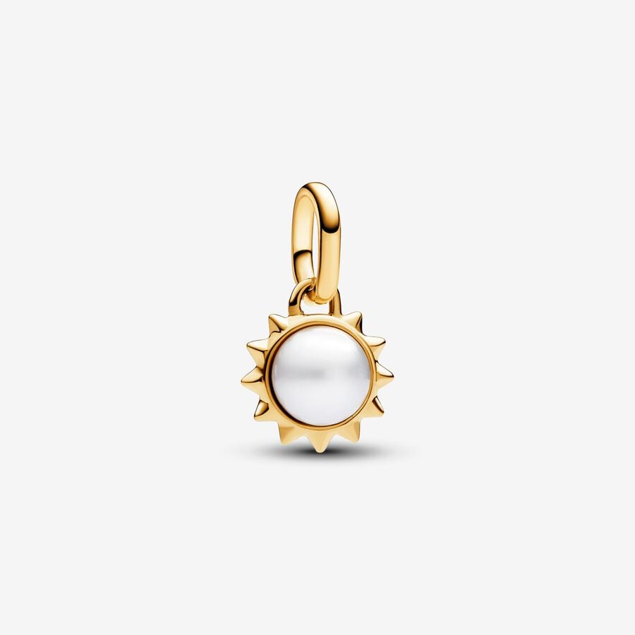 Mini charm pendente Sole e perla coltivata d’acqua dolce trattata Pandora ME image number 0