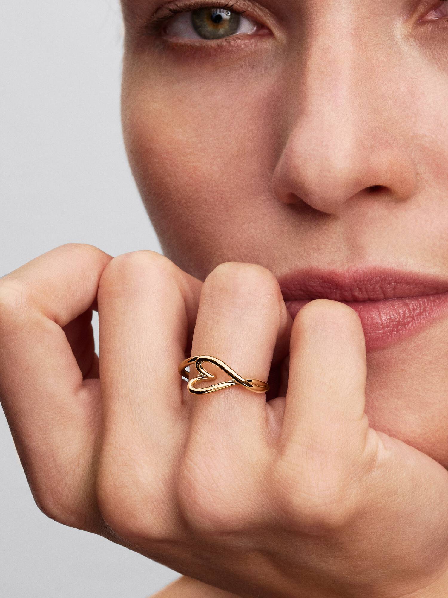 Anello piccolo Cuore Linea Sinuosa