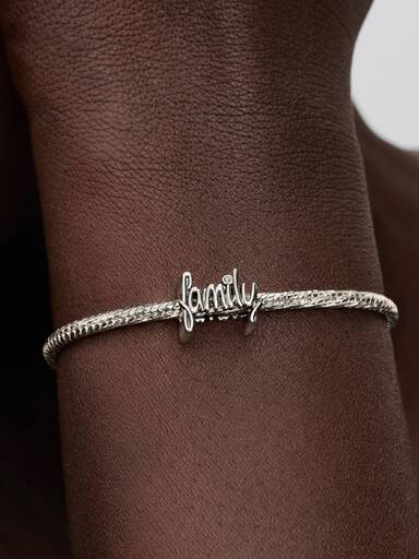 Charm Family scritto a mano
