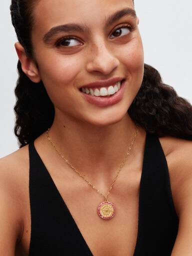 Pat McGrath The Beauty Mantra Medaillon