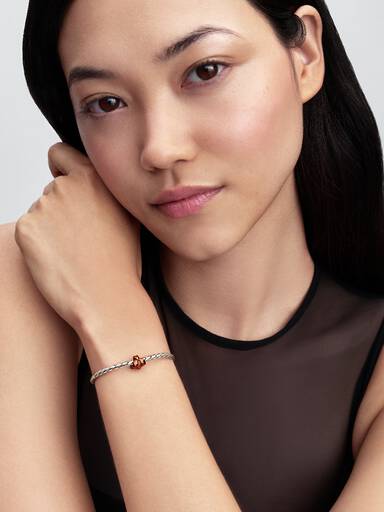 Orangefarbene Biene Mini-Charm