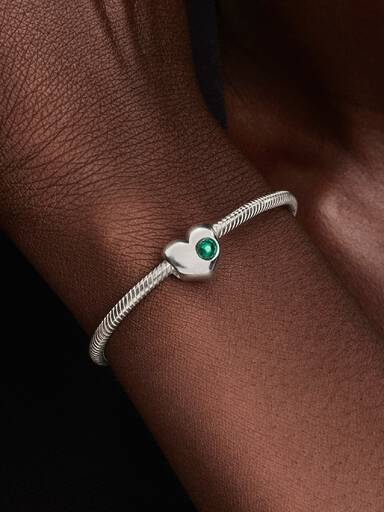 Charm Cuore con pietra verde da incidere